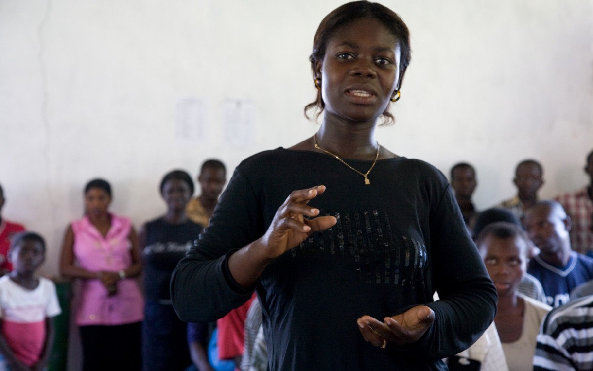 Emelia Amoateng in 2007, speaking to a delegation from Oxfam America in the church in her village, Teberebie. Photo: Neil Brander/Oxfam America