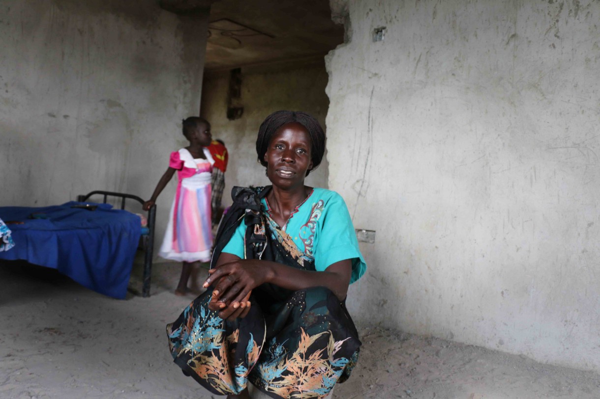 Eliza with her daughter. Photo: Stella Madete/Oxfam