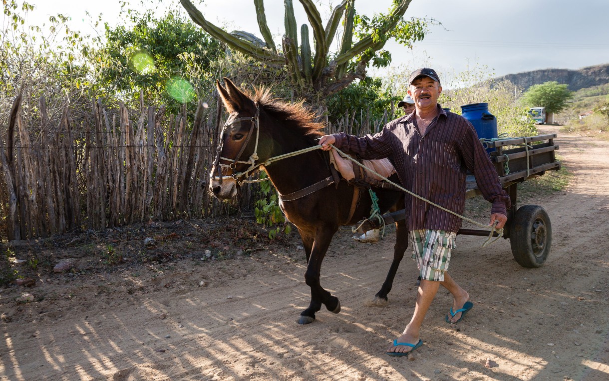 Jose De Sousa Roseira Neto taking the milk to the cooling tank. Photo by Tatiana Cardeal/Oxfam