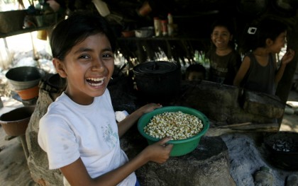 In October of 2007, El Salvador was affected by intense rains for one week. The communities located in coastal zone in the Department of La Paz were the most affected, having lost between 80 to 100% of their crops because of the floods, principally their most basic food crop, Maiz. Photo: Luis Galdámez / Oxfam America
